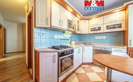 Prodej bytu 3+1 66 m², Slavíčkova, Sokolov