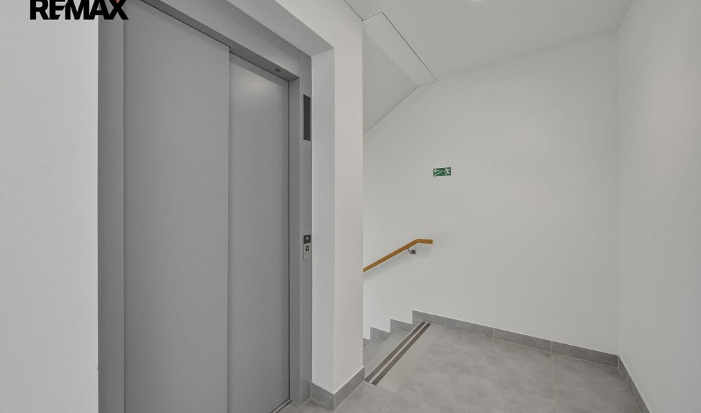 Prodej bytu 1+kk 37 m², Praha – náhled fotky 18