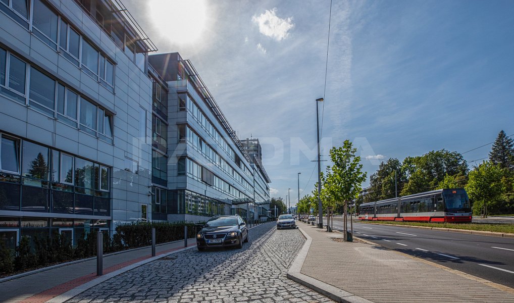 Pronájem kanceláře 1 626 m², Praha – fotka 1 z 15