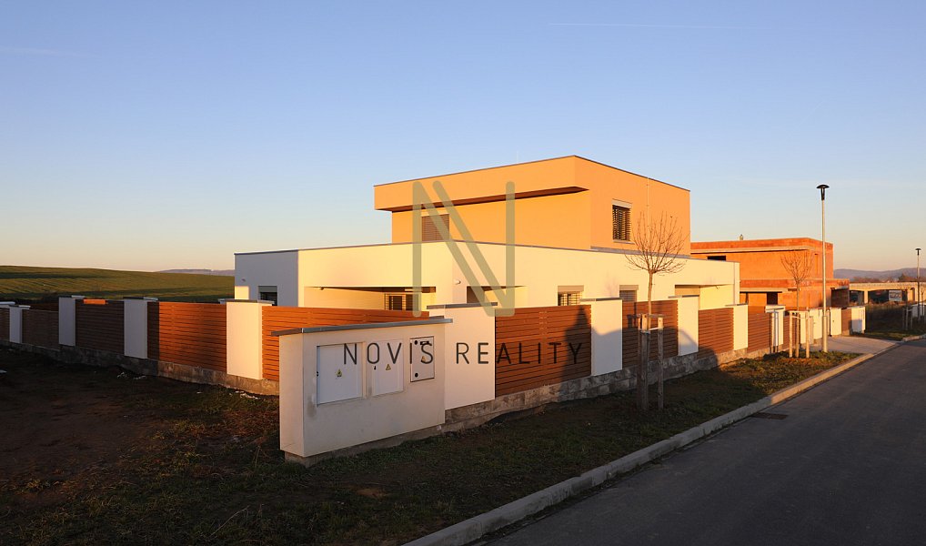 Prodej domu 233 m² s pozemkem 734 m², Klatovy – fotka 1 z 14