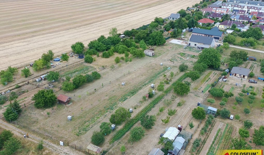 Prodej stavebního pozemku 1 179 m², Znojmo – fotka 1 z 7