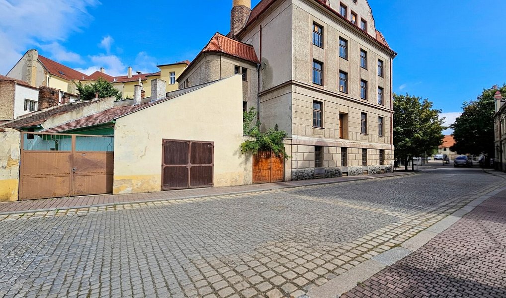 Prodej skladovacích prostor 2 000 m², Žatec – fotka 1 z 30