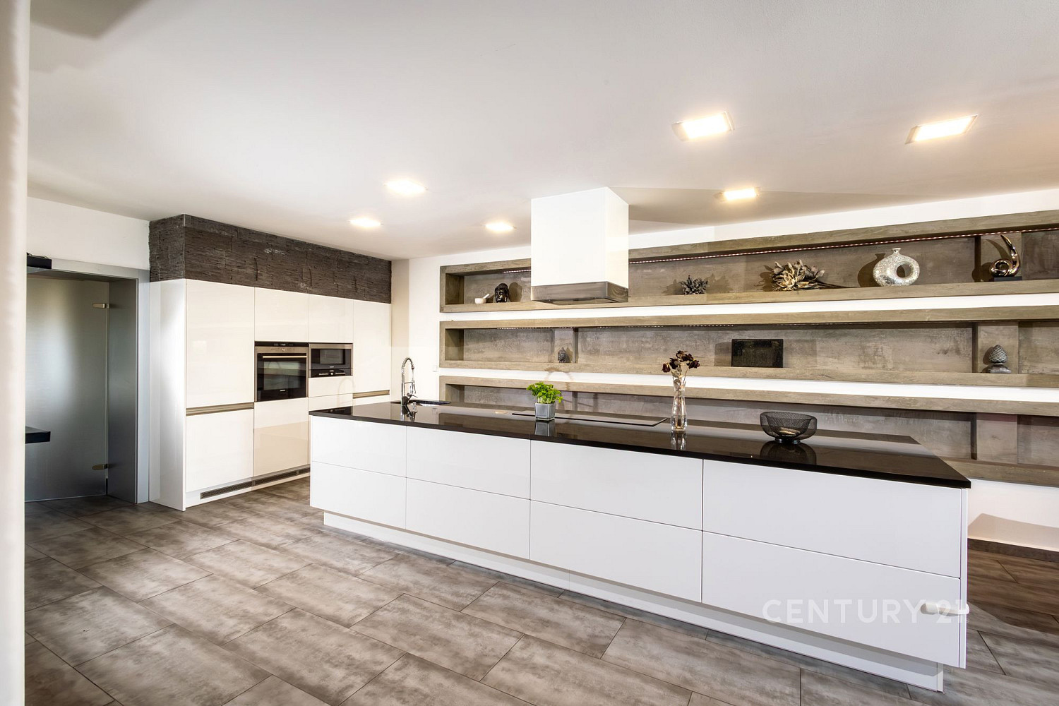 Nabízím k prodeji luxusně vybavený rodinný dům 4+kk/G 181m² s terasou a zahradou, Sendražice, Kolín,