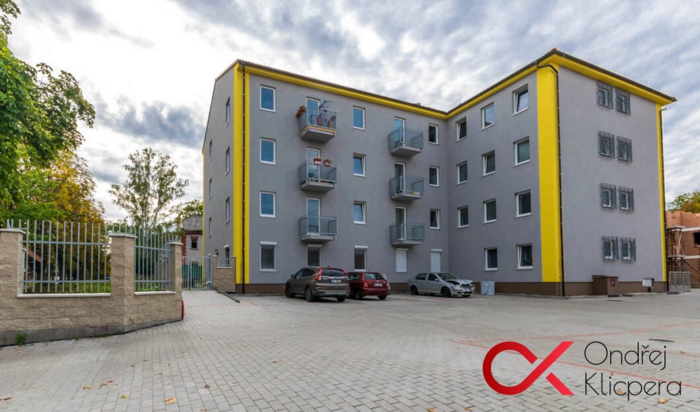 Pronájem bytu 2+kk 44 m², Milovice – náhled fotky 19