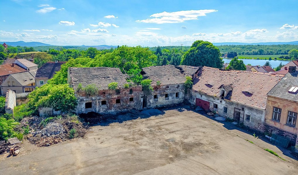 Prodej zemědělského objektu 1 415 m², Zabrušany – náhled fotky 4