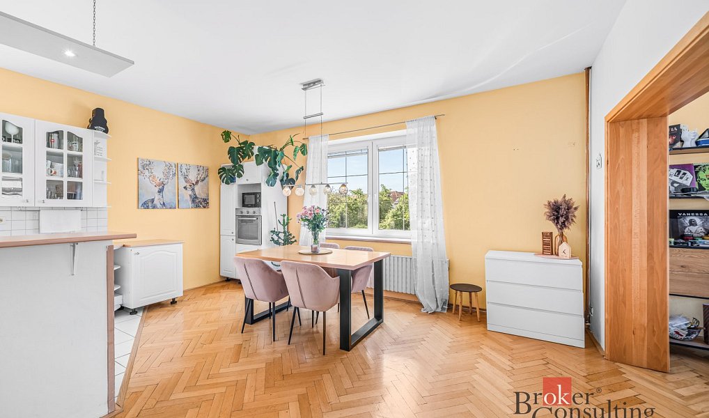 Prodej domu 250 m² s pozemkem 574 m², Plzeň – náhled fotky 2