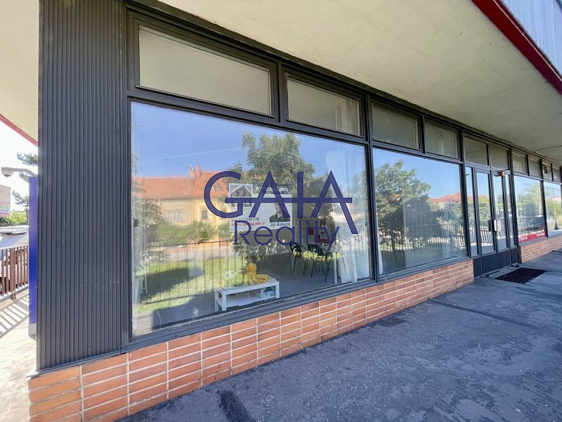 Pronájem obchodních prostor 56 m²