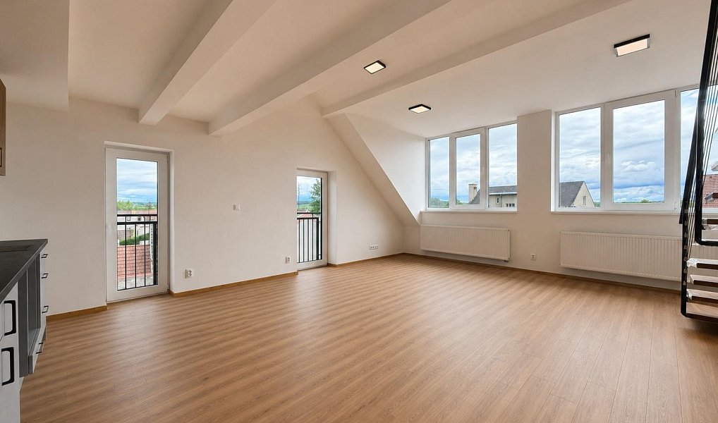 Pronájem bytu 2+kk 89 m², Úherce – náhled fotky 2