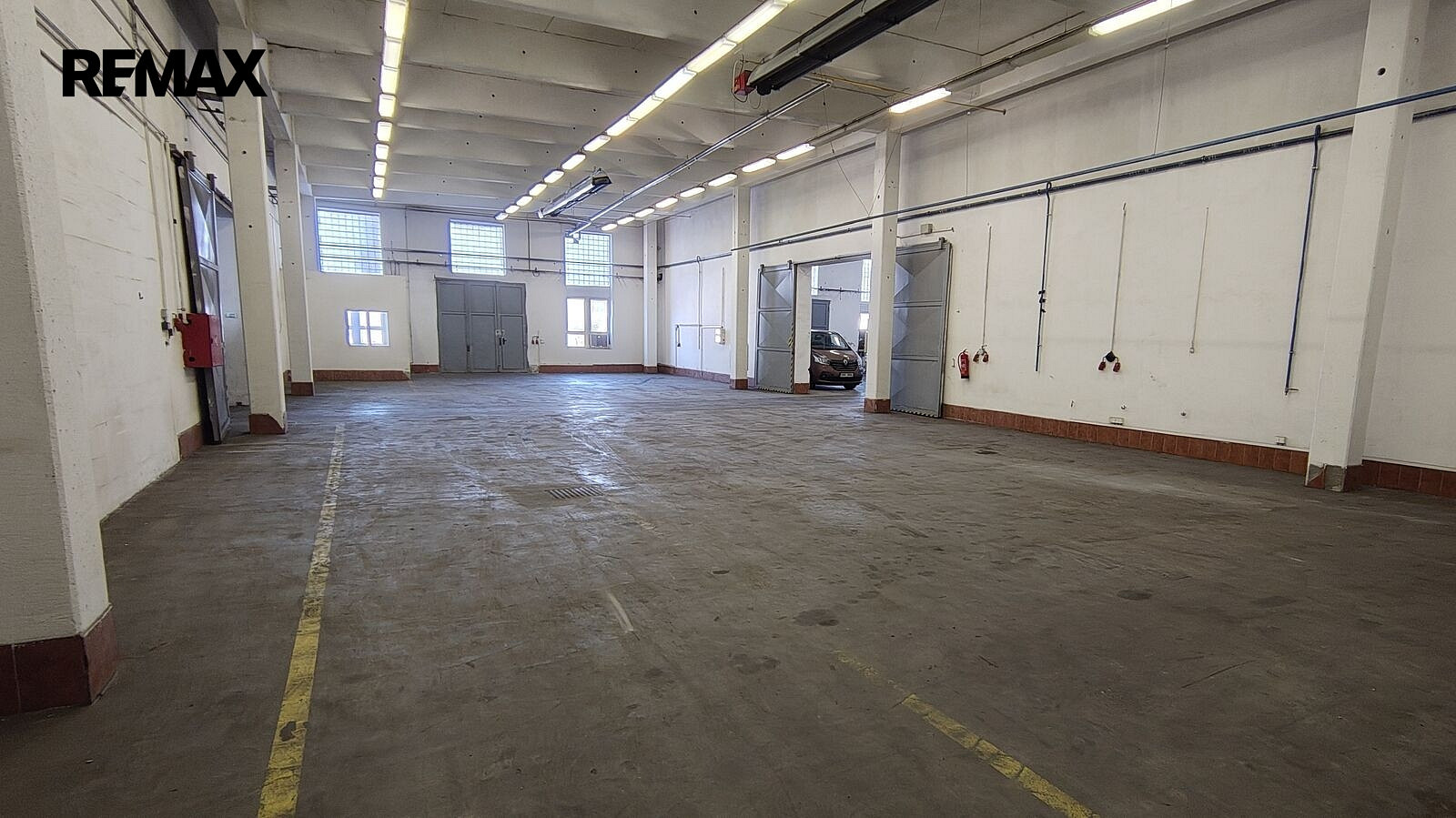 Pronájem obchodních prostor 2 000 m² – fotografie 3