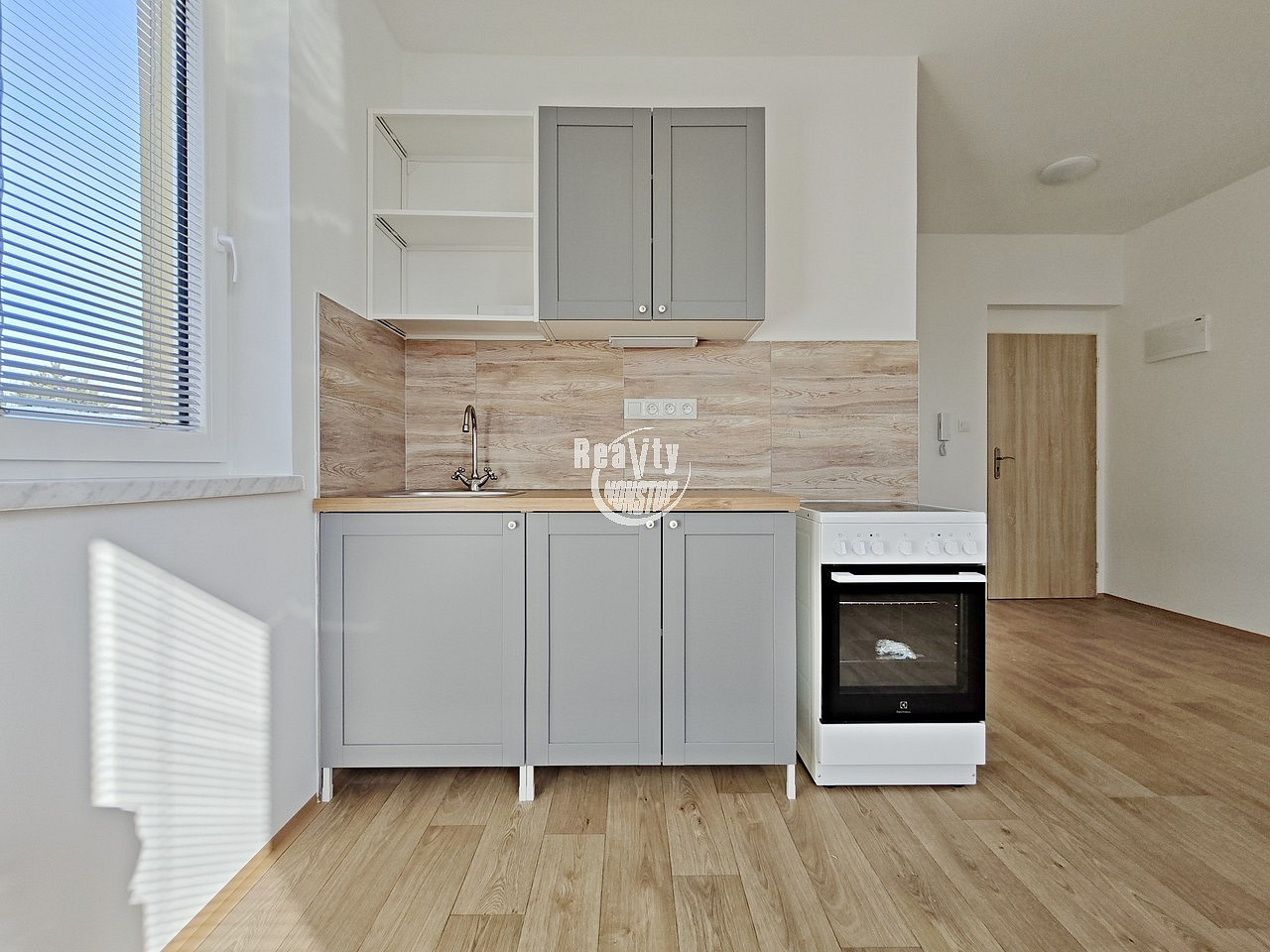 Pronájem bytu 1+kk 24 m² – fotografie 3
