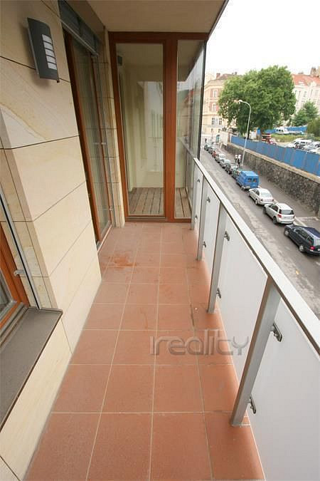 Pronájem bytu 2+kk 73 m² – pohled 6
