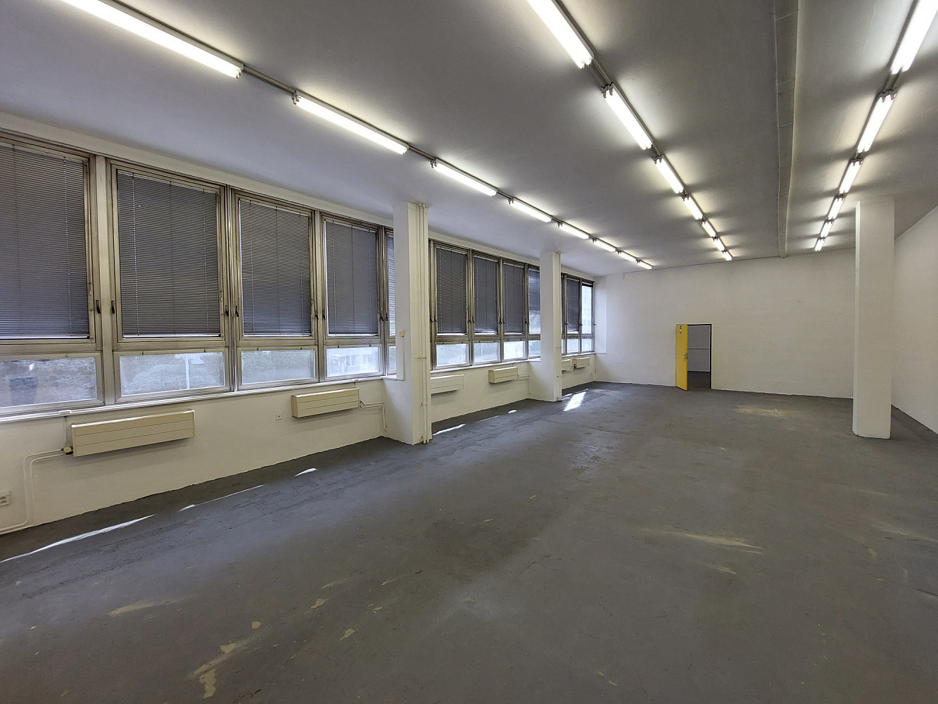 Pronájem skladovacích prostor 198 m²