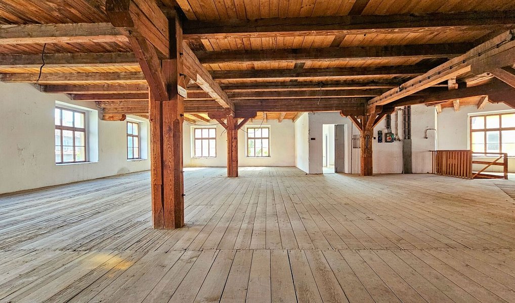 Prodej skladovacích prostor 2 000 m², Žatec – náhled fotky 3