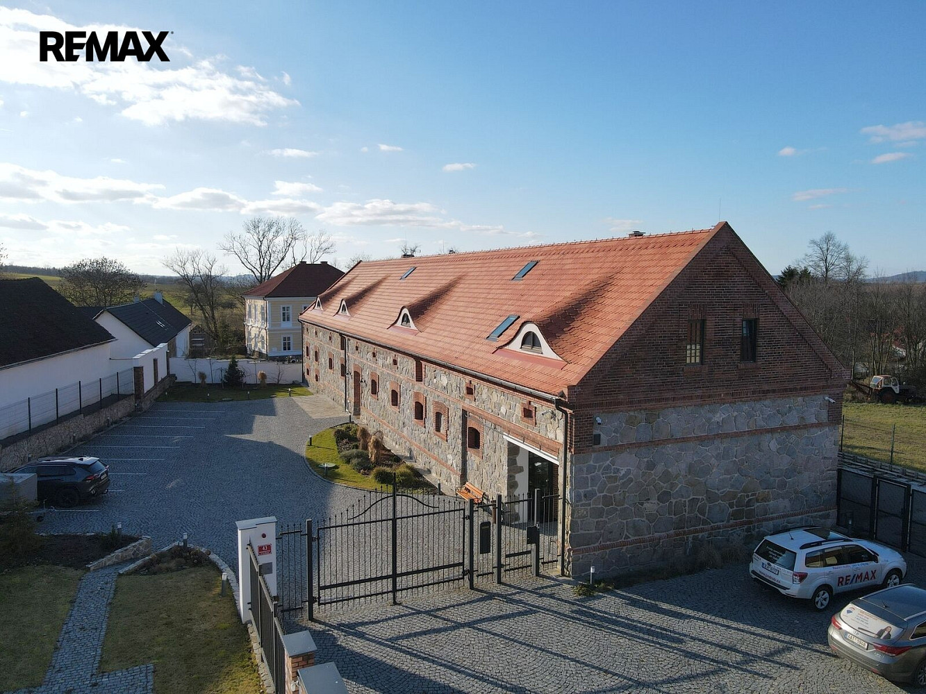 Pronájem komerčního objektu (jiného typu) 258 m² – fotografie 3