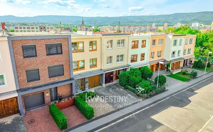 Prodej domu 252 m² s pozemkem 304 m², Marie Majerové, Teplice - Trnovany