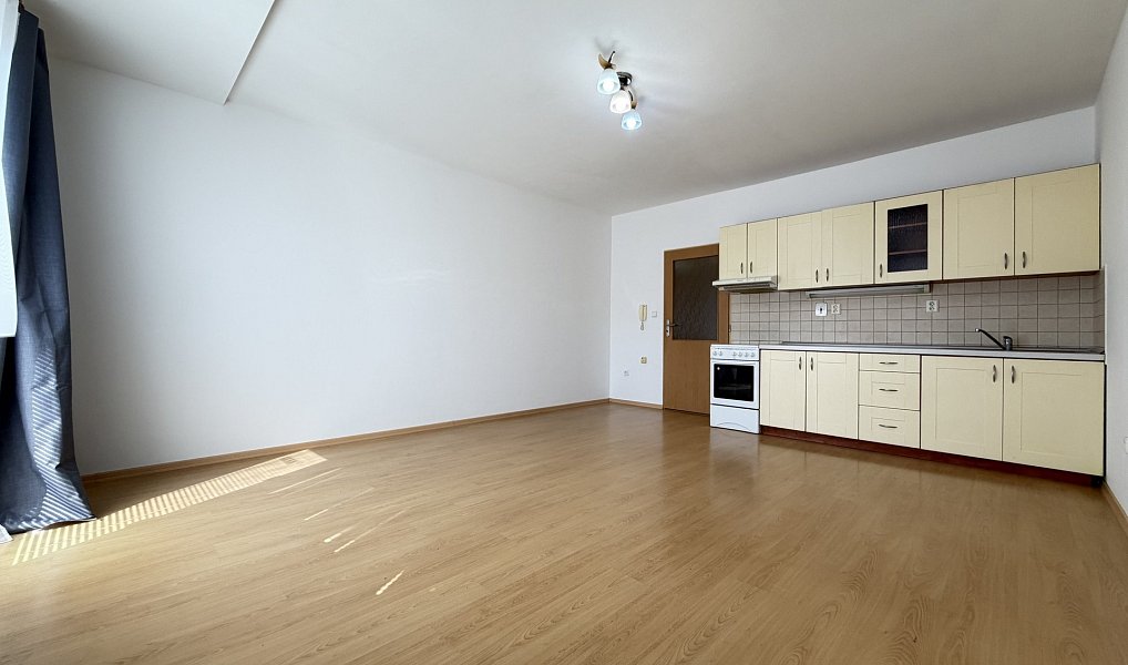 Pronájem bytu 1+kk 32 m², Otrokovice – náhled fotky 17