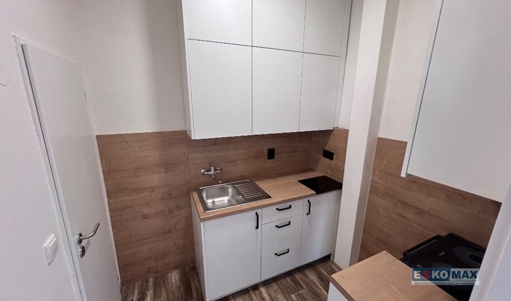 Pronájem bytu 2+1 100 m², Břeclav – náhled fotky 3