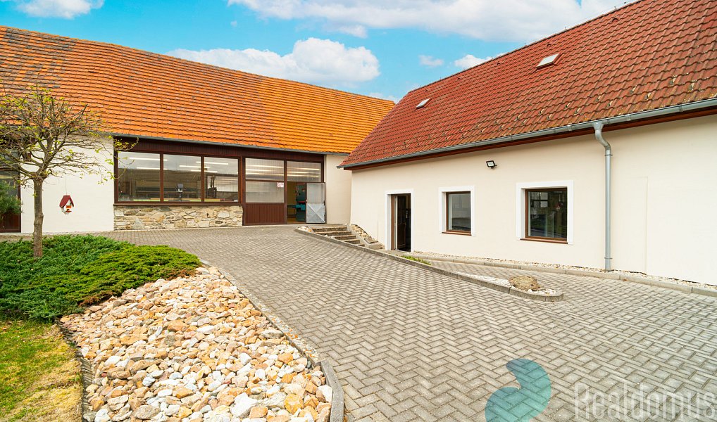 Prodej výrobních prostor 1 075 m², Babice – náhled fotky 6