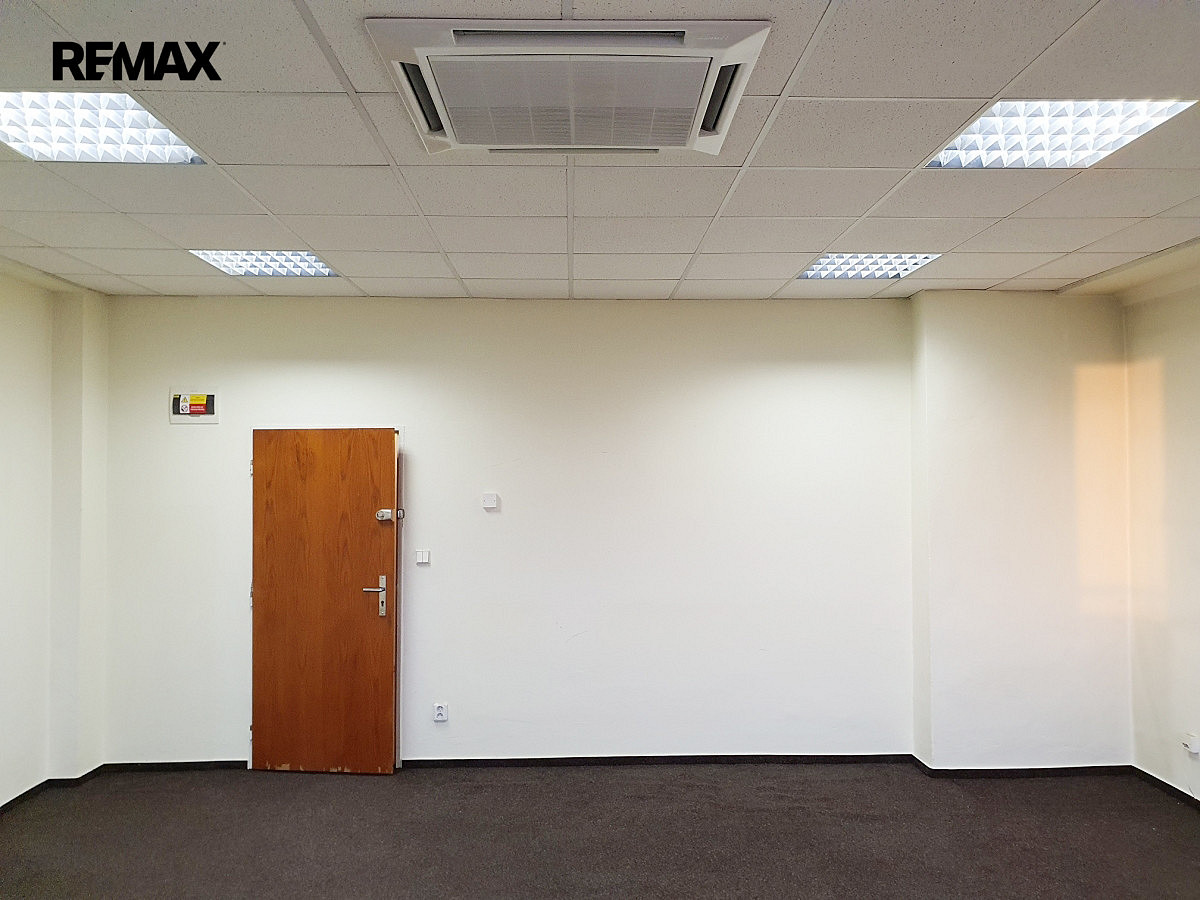 Pronájem kanceláře 36 m² – fotografie 3