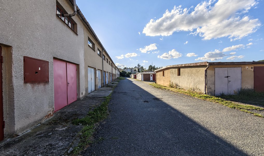 Zděná garáž 18 m² s elektřinou – ulice Arbesova, Třebíč, Třebíč – náhled fotky 5