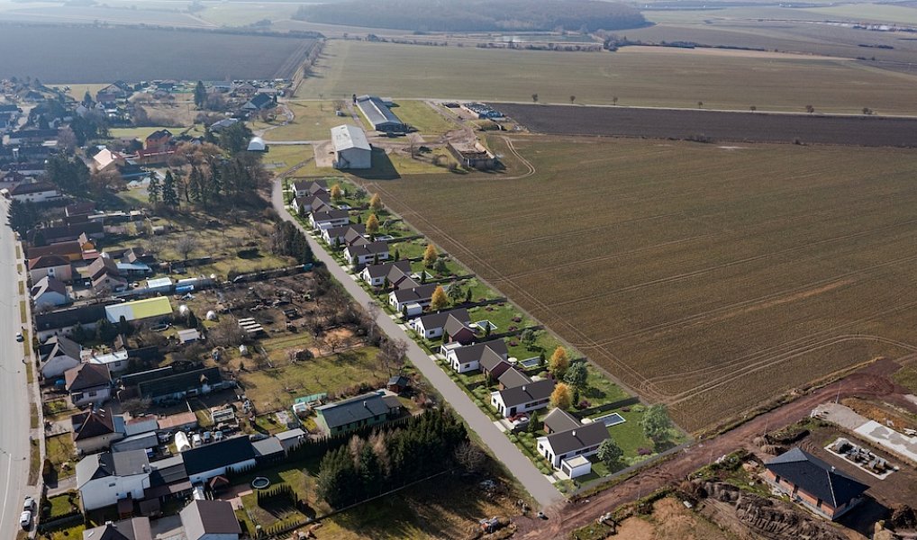 Prodej stavebního pozemku 1 000 m², Chudeřice – náhled fotky 2