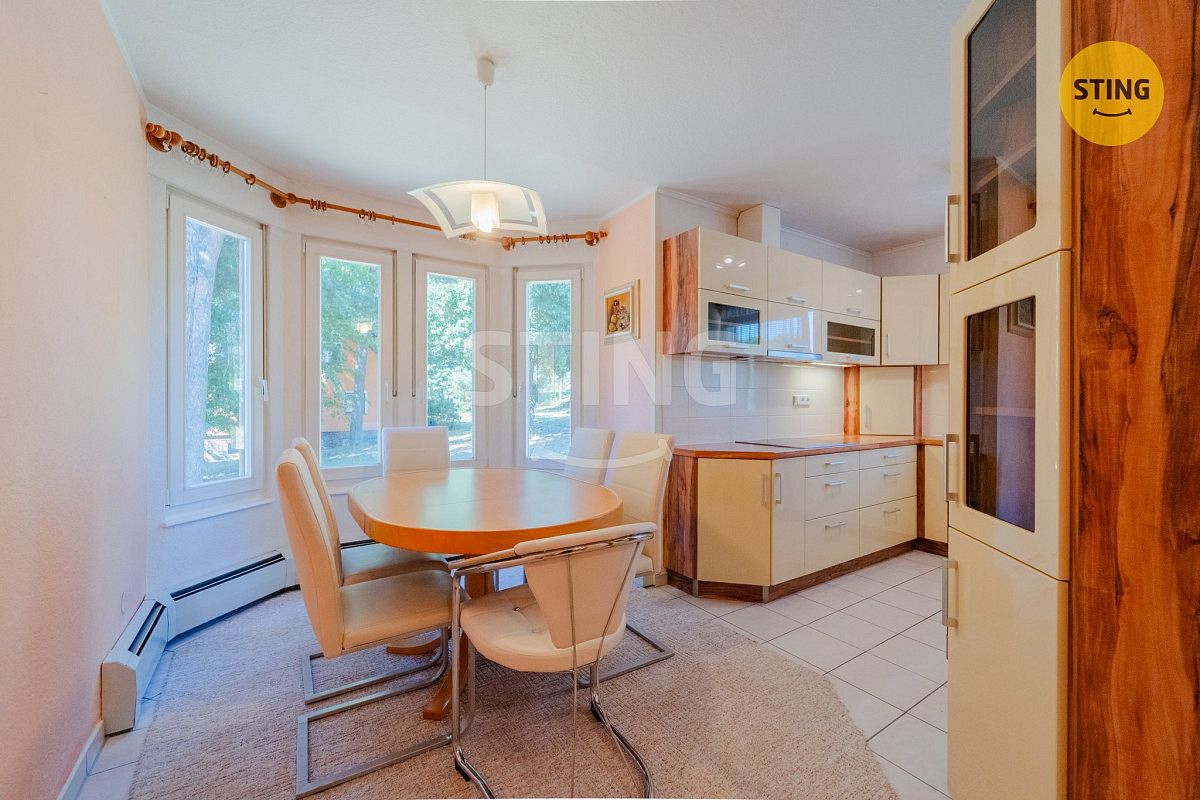 Prodej domu 256 m² s pozemkem 985 m² – fotografie 3
