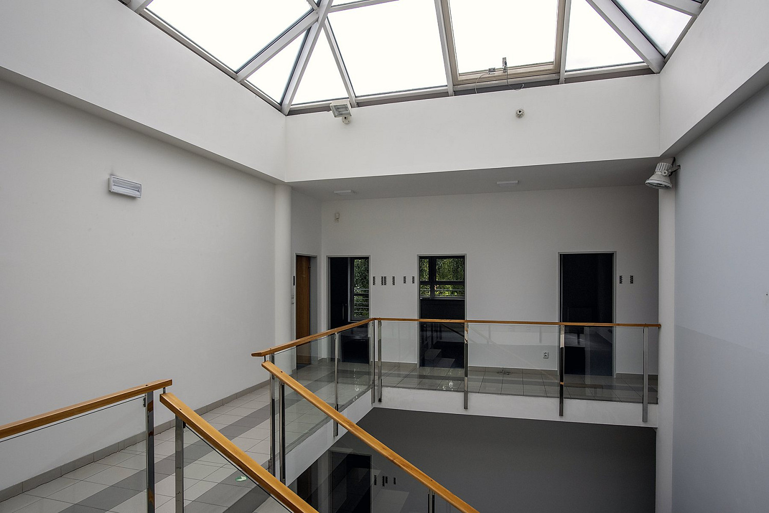 Pronájem kanceláře 1 290 m² – fotografie 2