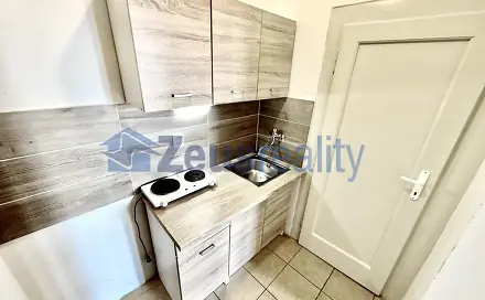 Pronájem bytu 1+kk 27 m², Ronkova, Praha 8 - Libeň