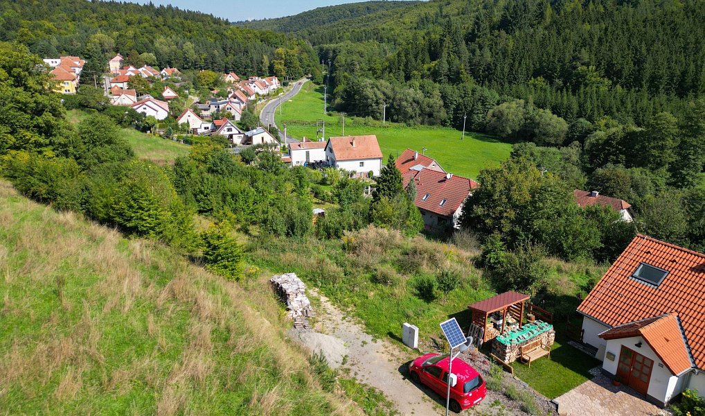 Prodej stavebního pozemku 691 m², Křtiny – náhled fotky 4