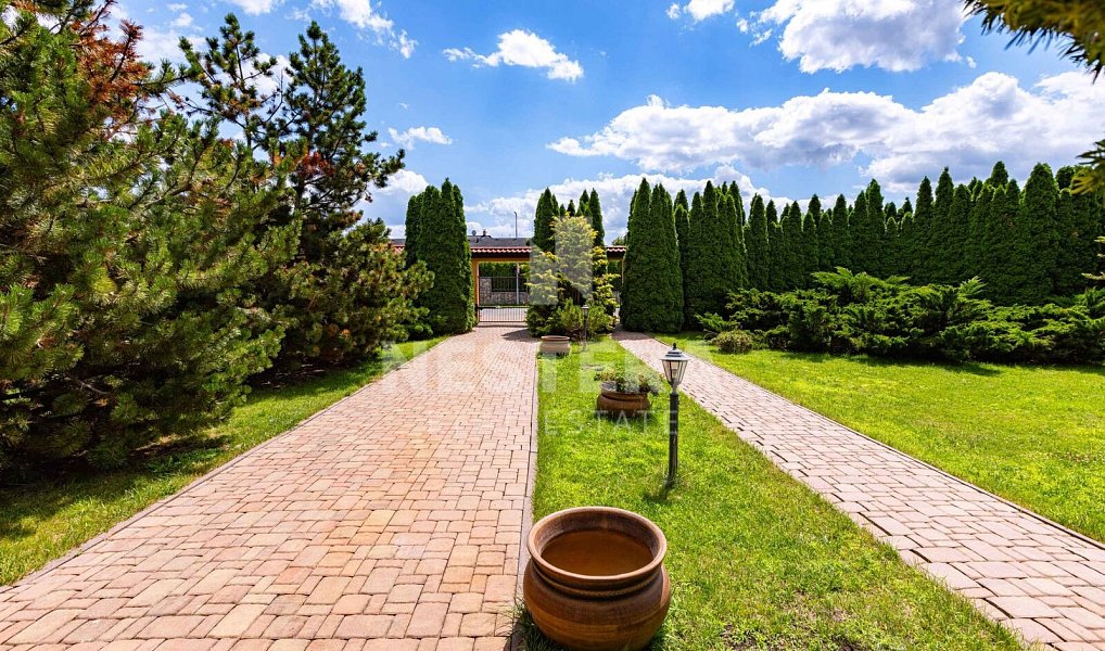 Prodej domu 444 m² s pozemkem 2 325 m², Vestec – náhled fotky 33