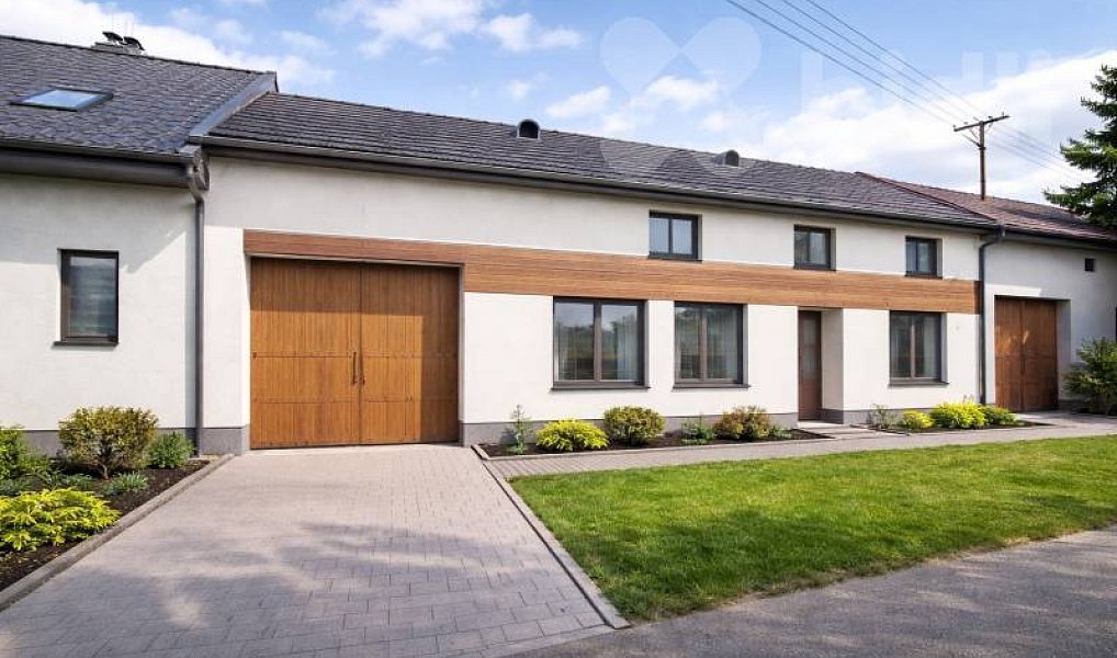 Prodej domu 246 m² s pozemkem 1 026 m², Otrokovice – náhled fotky 2