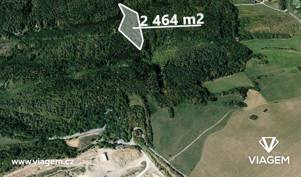 Prodej lesa 2 464 m², Loděnice – fotka 1 z 5