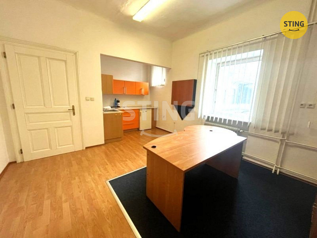 Pronájem kanceláře 90 m² – fotografie 2