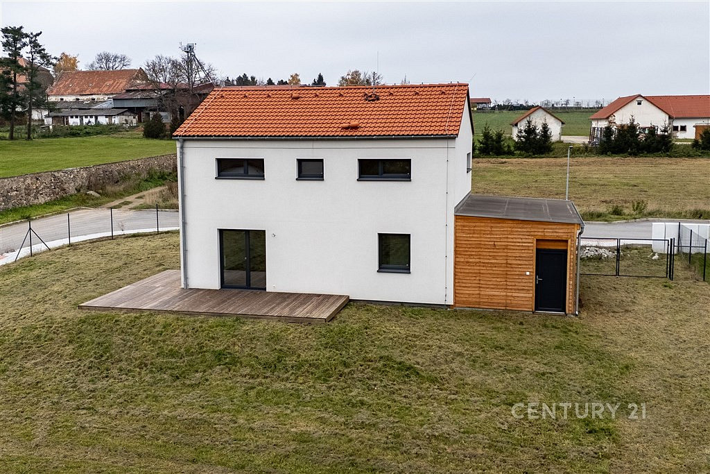 Prodej domu 122 m² s pozemkem 1 048 m² — photo 2