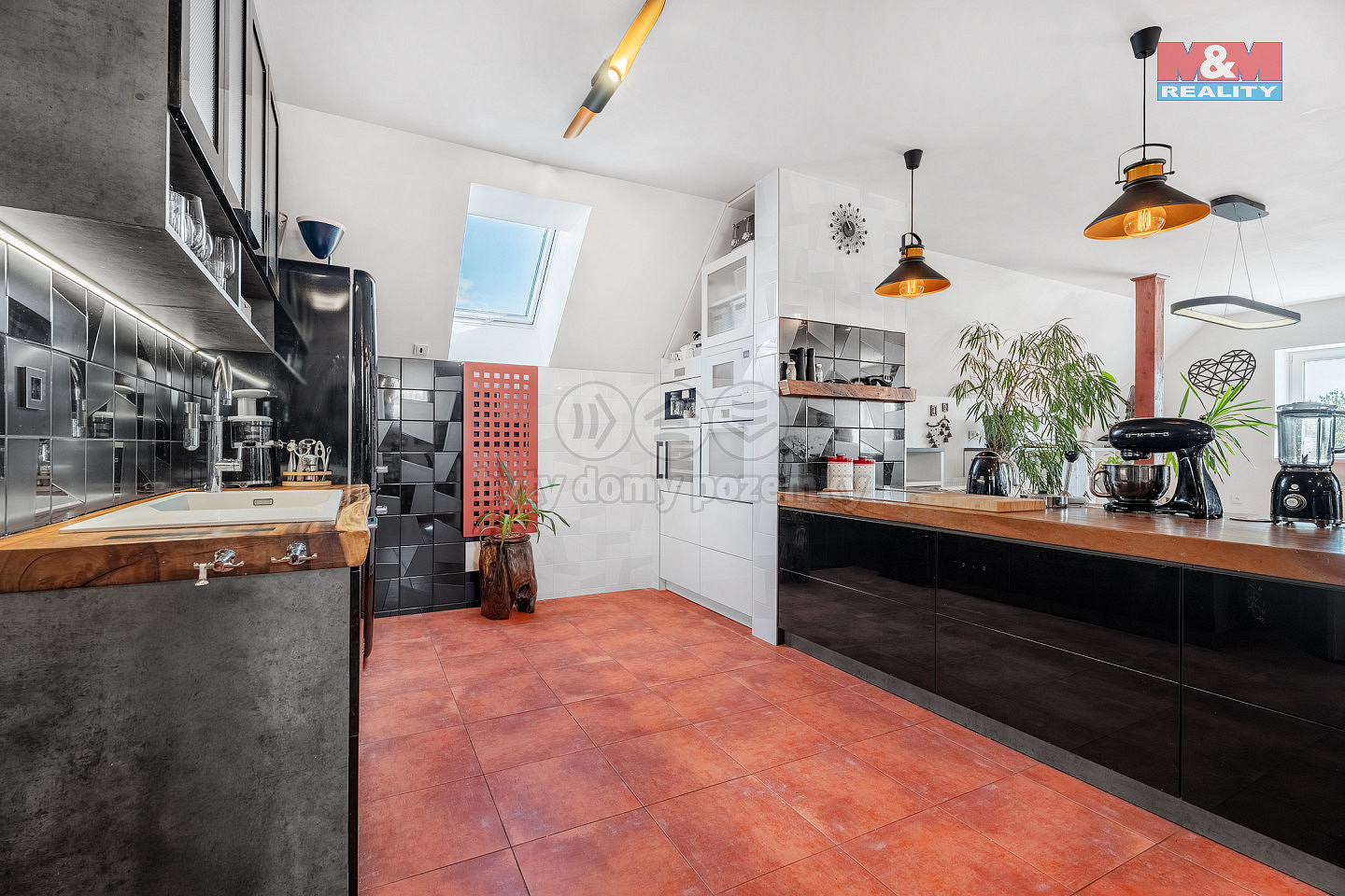 Prodej domu 232 m² s pozemkem 2 555 m² — photo 2