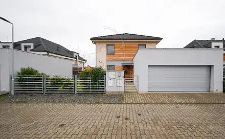 Prodej domu 168 m² s pozemkem 472 m², Modřínová, Zlonín, okres Praha-východ