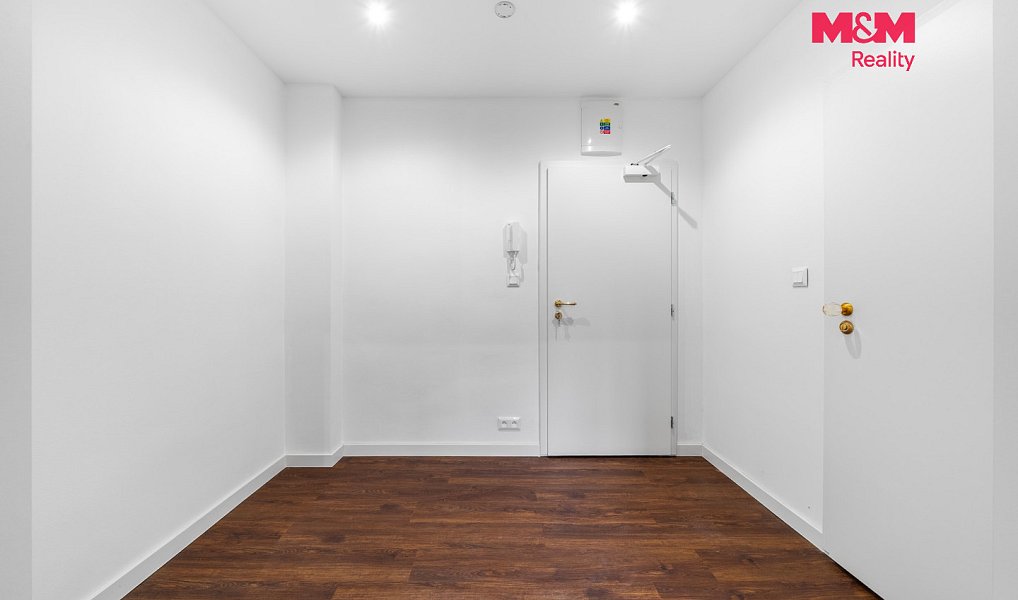 Prodej domu 486 m² s pozemkem 1 076 m², Dalovice – náhled fotky 14