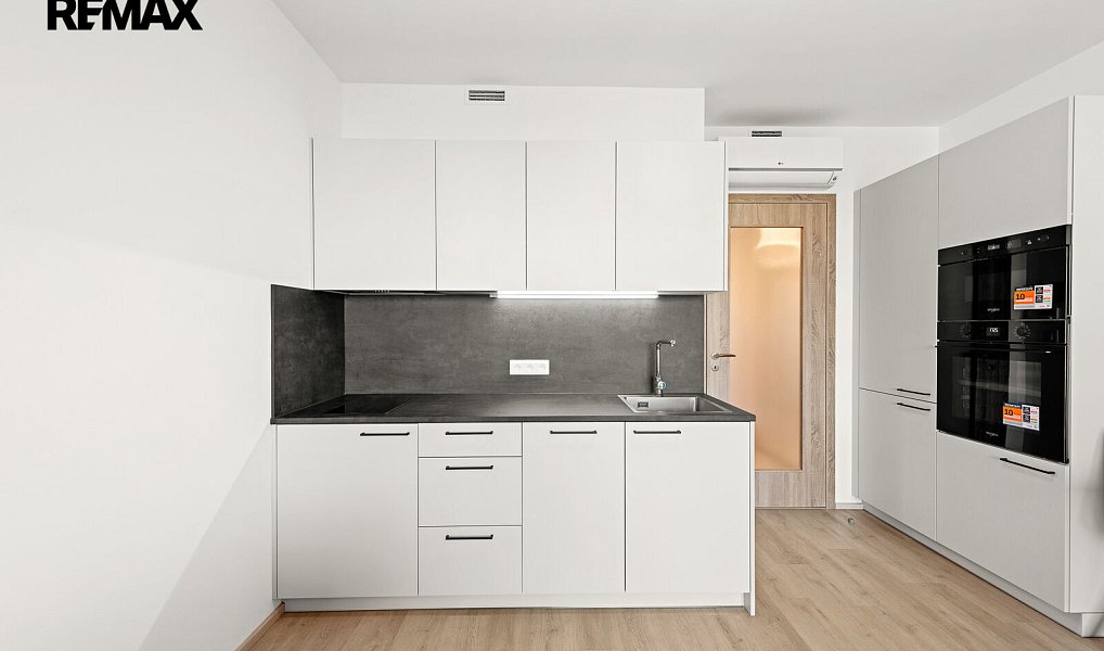 Pronájem bytu 1+kk 33 m², Praha – náhled fotky 9