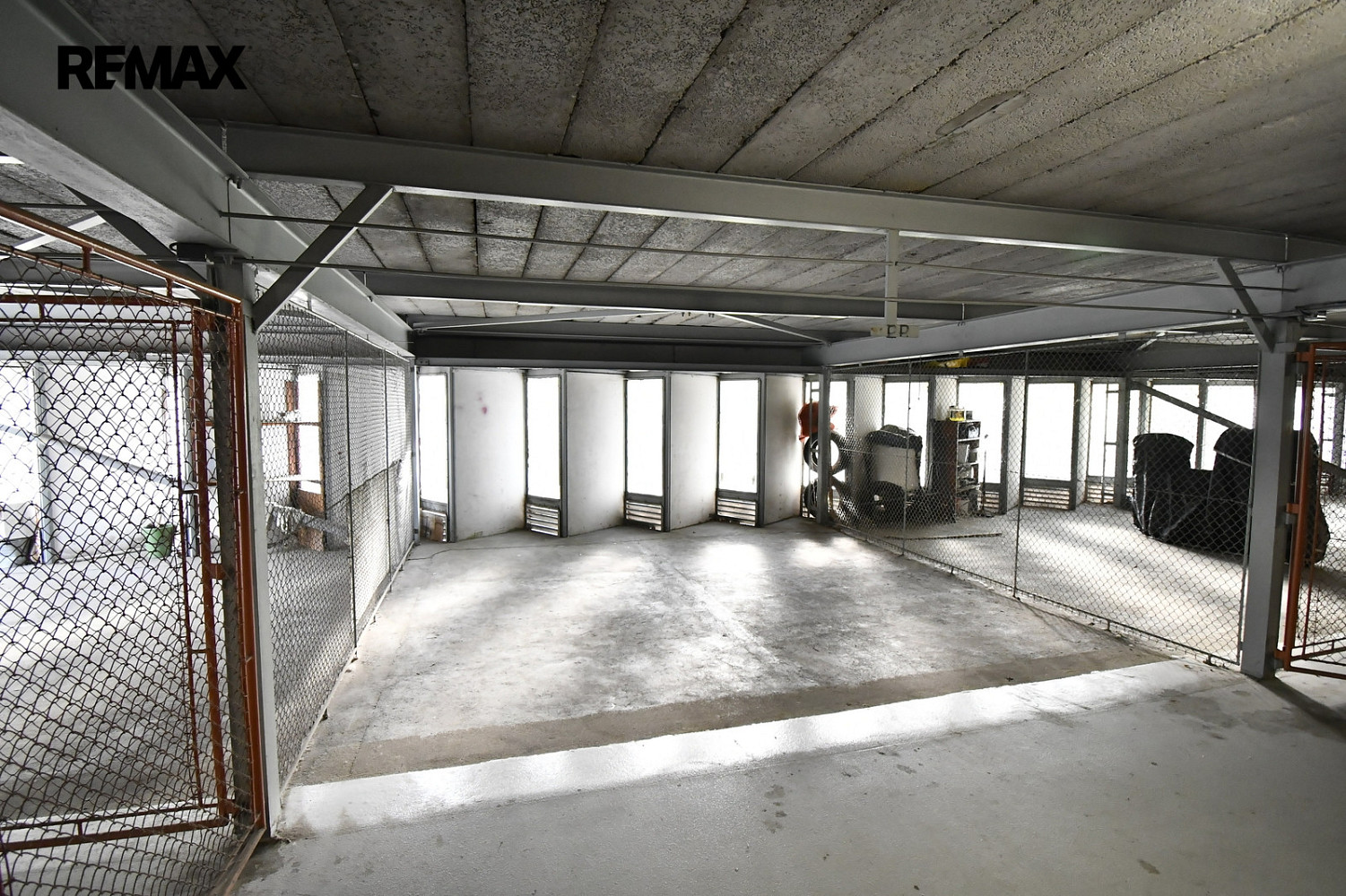 Prodej dvou parkovacích stání 26 m2, ulice mrštíkova - hradec králové — photo 2