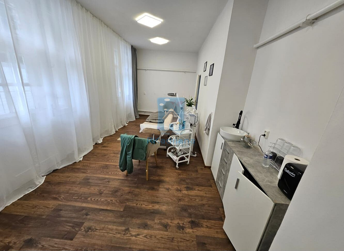 Pronájem kanceláře 36 m² – fotografie 3