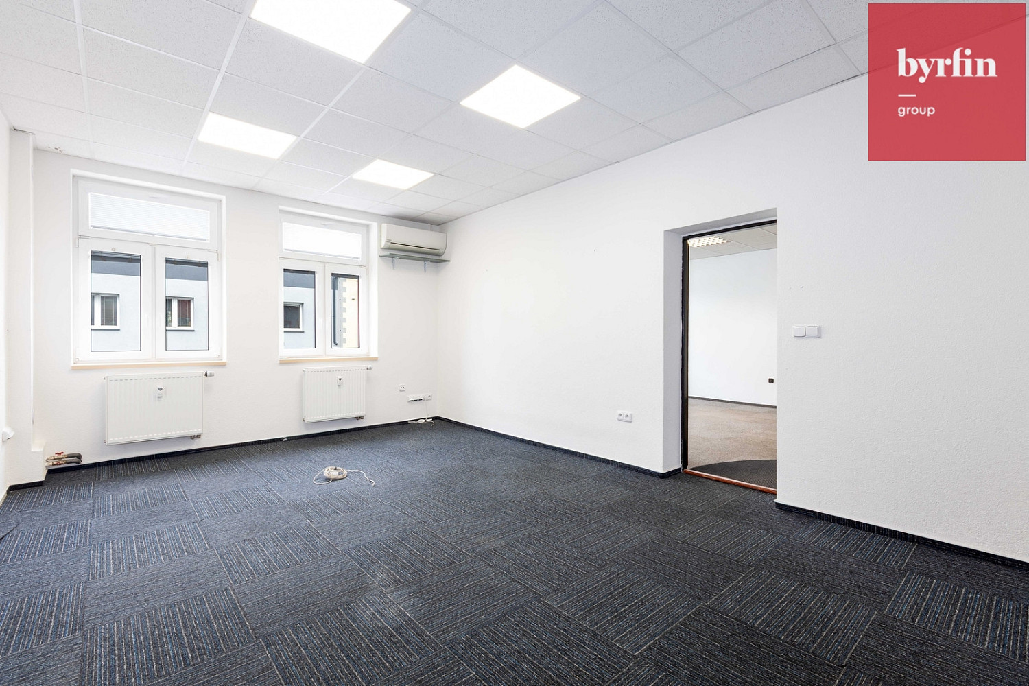 Pronájem kanceláře 273 m² — photo 3