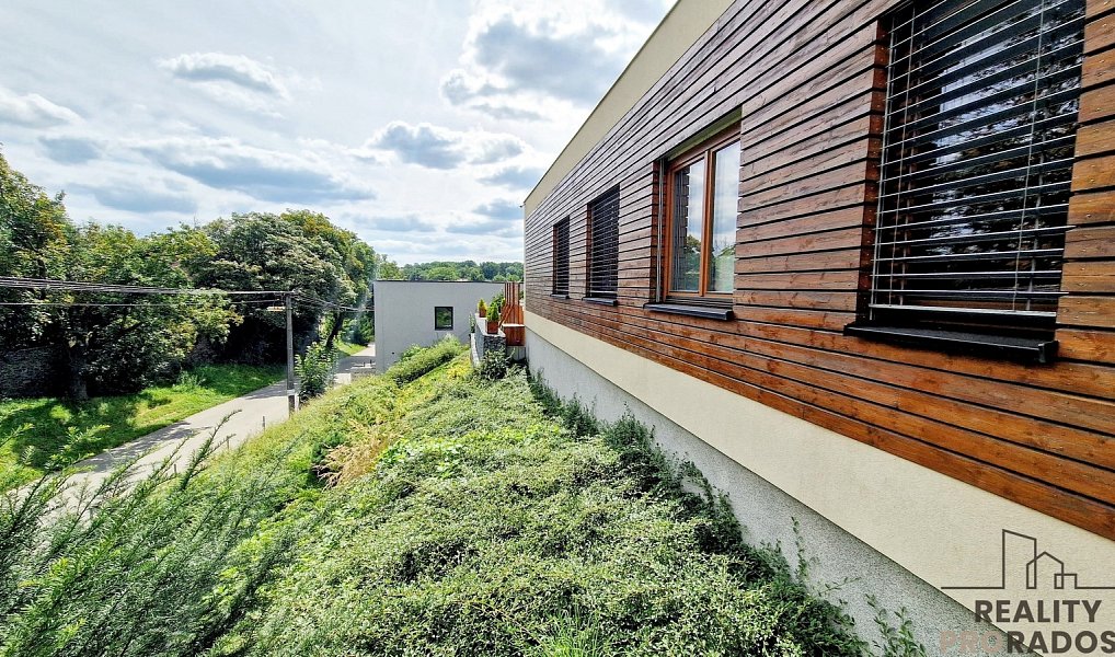 Prodej domu 125 m² s pozemkem 861 m², Jesenice – náhled fotky 17