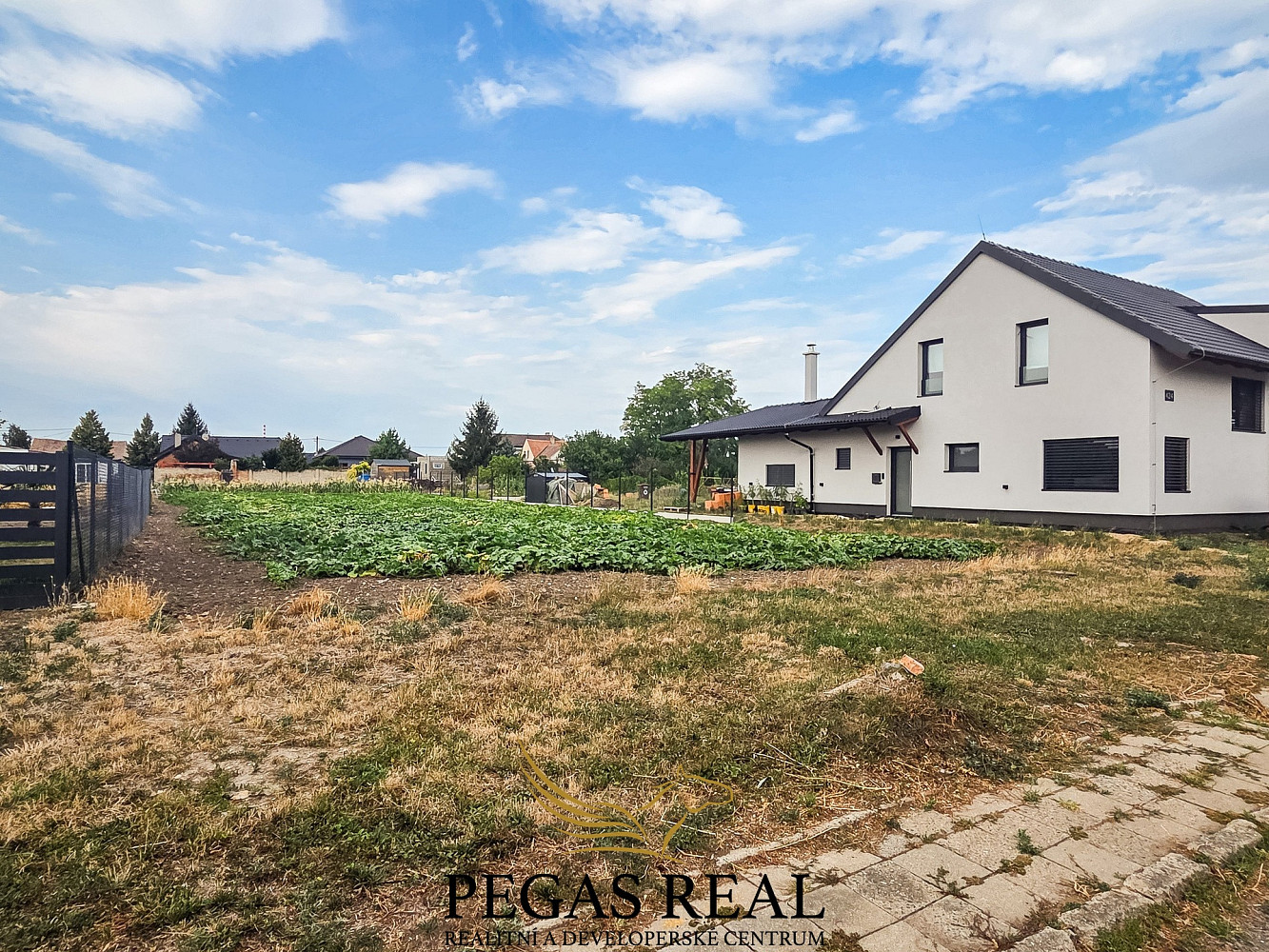 Prodej stavebního pozemku 1 332 m² – fotografie 3
