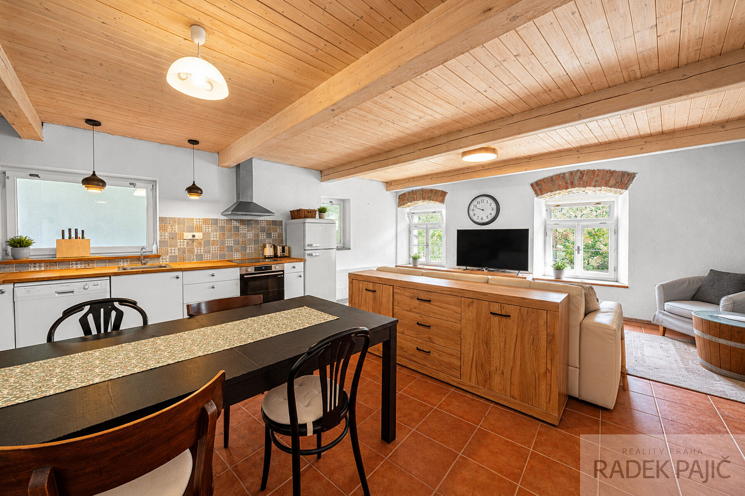 Prodej domu 1 127 m² s pozemkem 1 841 m²