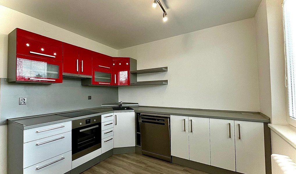 Pronájem krásného zrekonstruovaného bytu 2+1 s lodžií 57 m2 Třebíč — foto 3