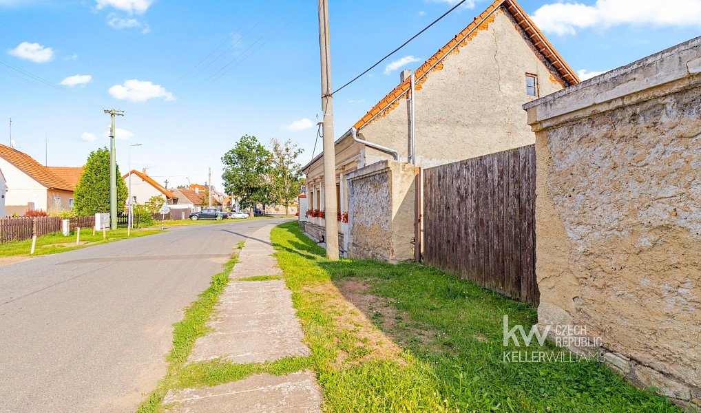 Prodej domu 181 m² s pozemkem 1 485 m², Kněževes – náhled fotky 14