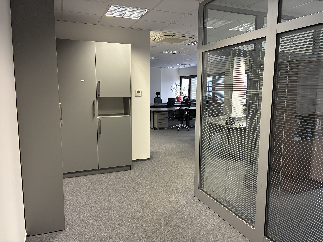 Pronájem kanceláře 191 m² — photo 4