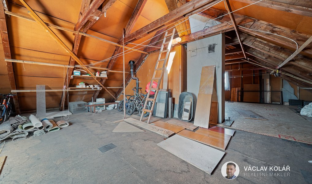Prodej domu 310 m², Třebnouševes – náhled fotky 32