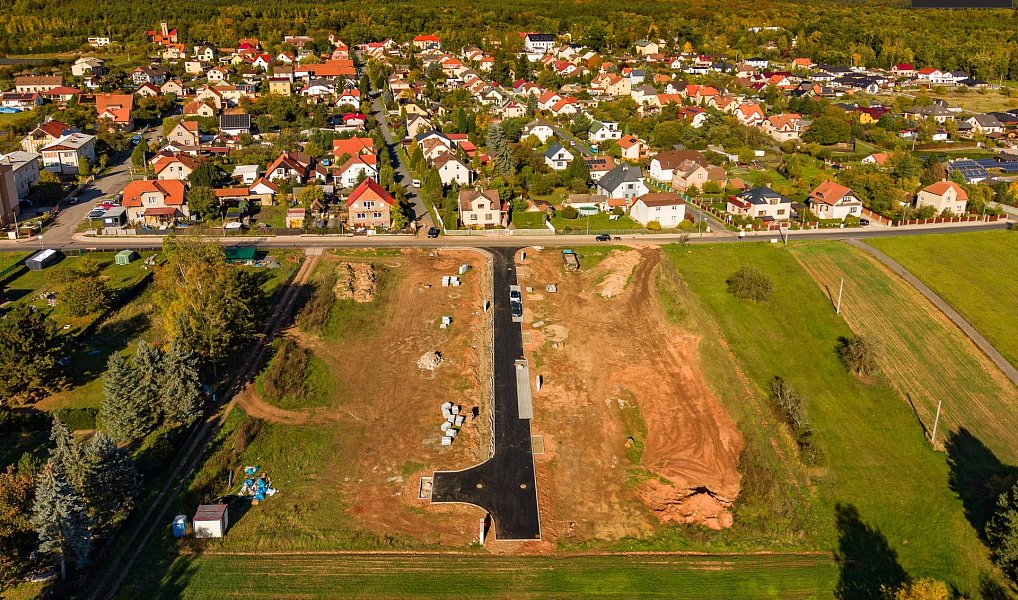 Prodej stavebního pozemku 1 002 m², Lužná – náhled fotky 2