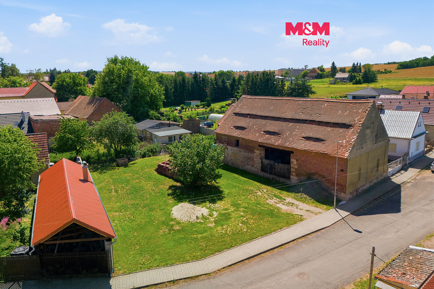 Prodej stavebního pozemku 877 m²